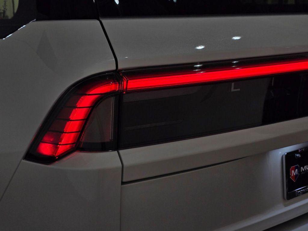 new 2025 Lincoln Navigator car, priced at $103,180