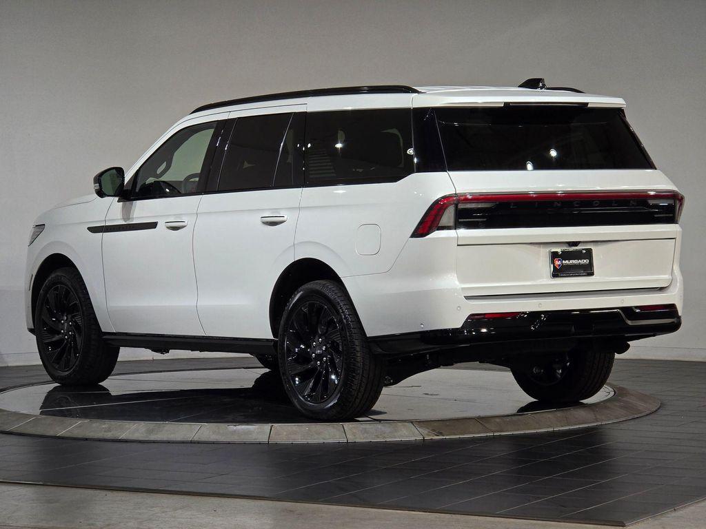 new 2025 Lincoln Navigator car, priced at $102,567