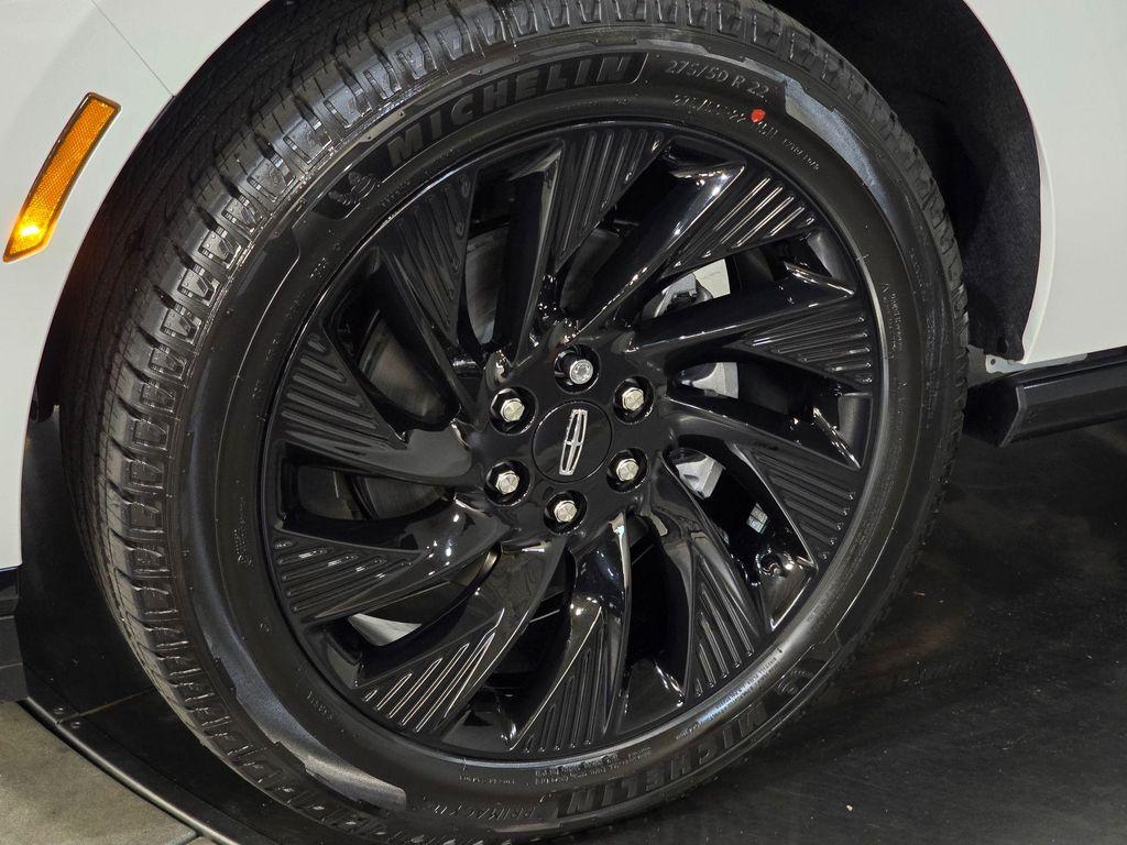 new 2025 Lincoln Navigator car, priced at $102,567