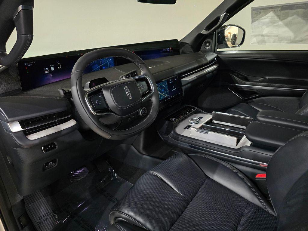 new 2025 Lincoln Navigator car, priced at $102,567