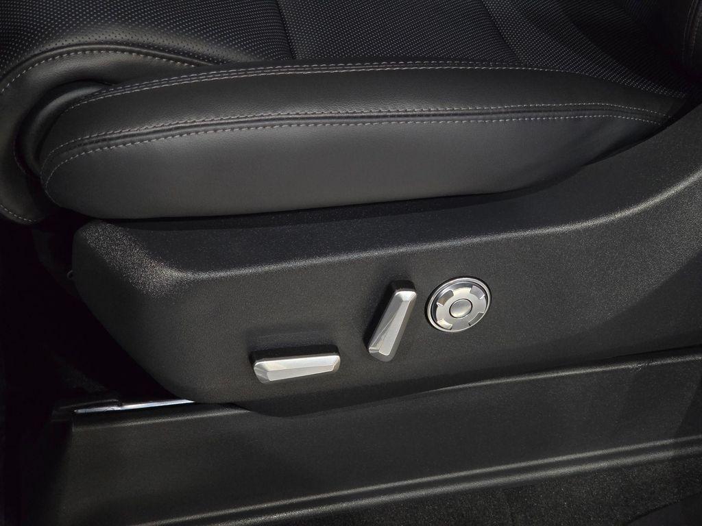 new 2025 Lincoln Navigator car, priced at $102,567