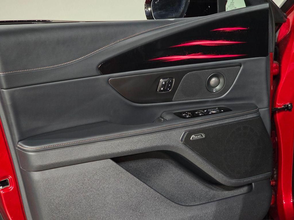 new 2025 Lincoln Nautilus car, priced at $64,455