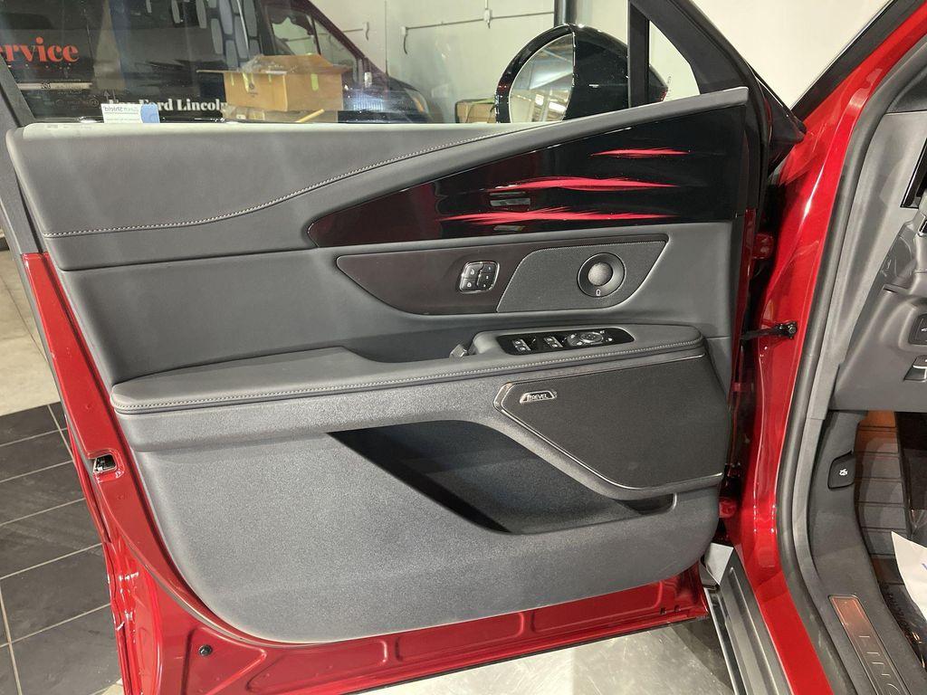 new 2024 Lincoln Nautilus car, priced at $56,077
