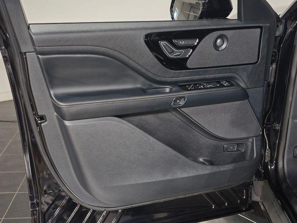 new 2025 Lincoln Aviator car, priced at $69,685