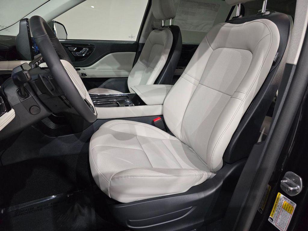 new 2025 Lincoln Aviator car, priced at $58,377