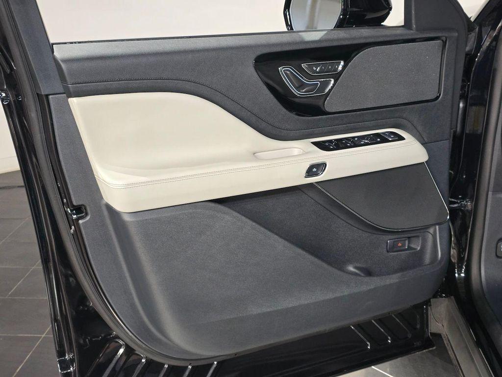new 2025 Lincoln Aviator car, priced at $58,377