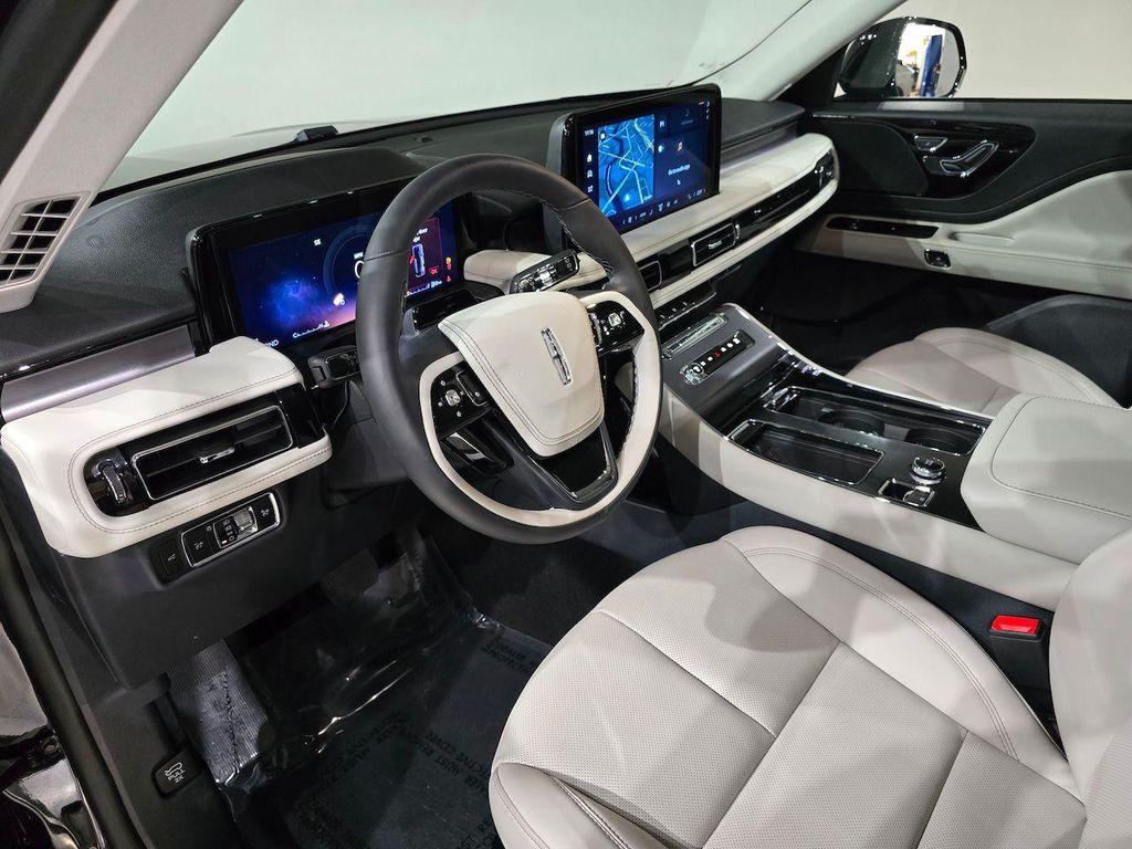 new 2025 Lincoln Aviator car, priced at $58,377