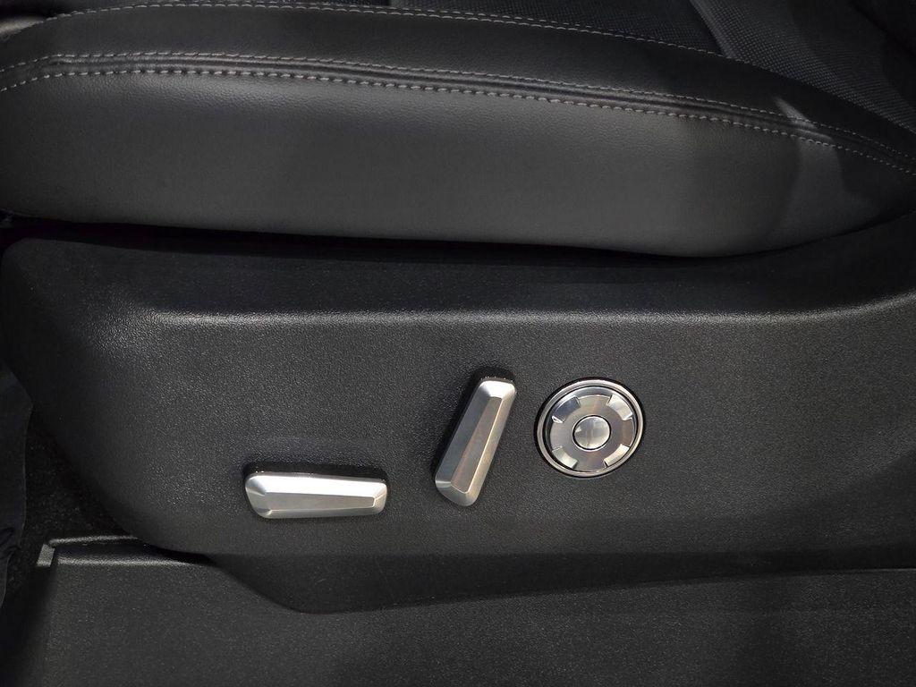 new 2025 Lincoln Navigator car, priced at $105,715