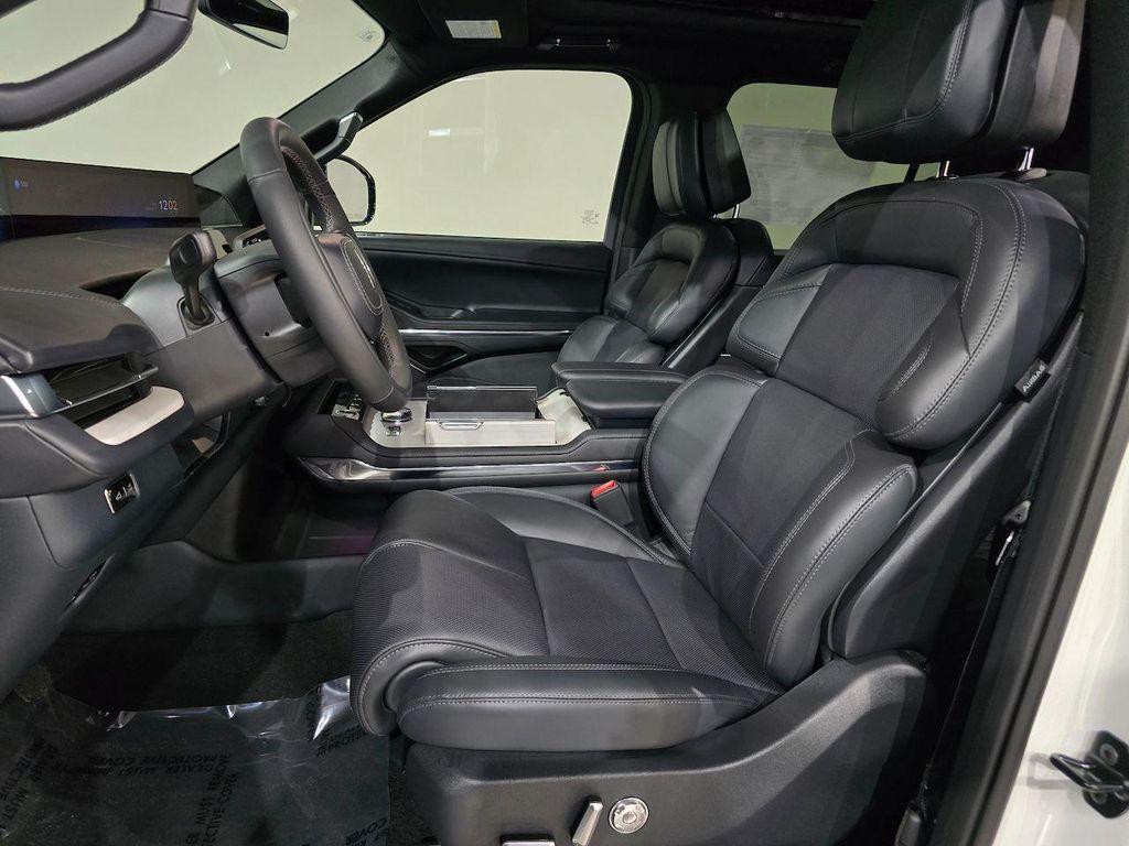 new 2025 Lincoln Navigator car, priced at $105,715