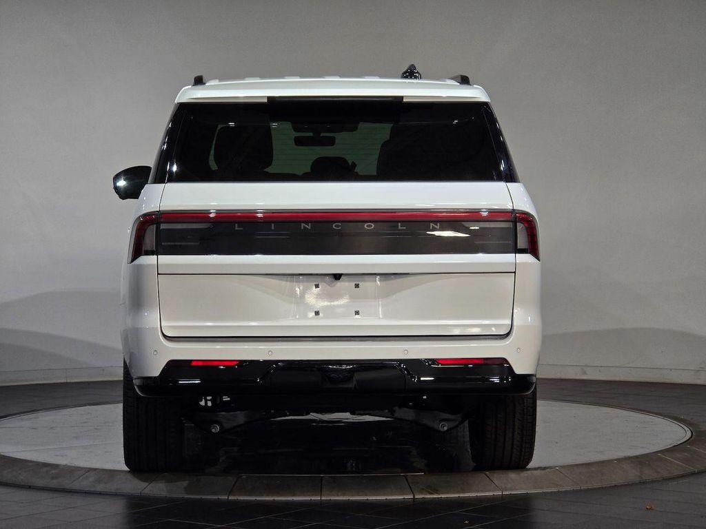 new 2025 Lincoln Navigator car, priced at $105,715
