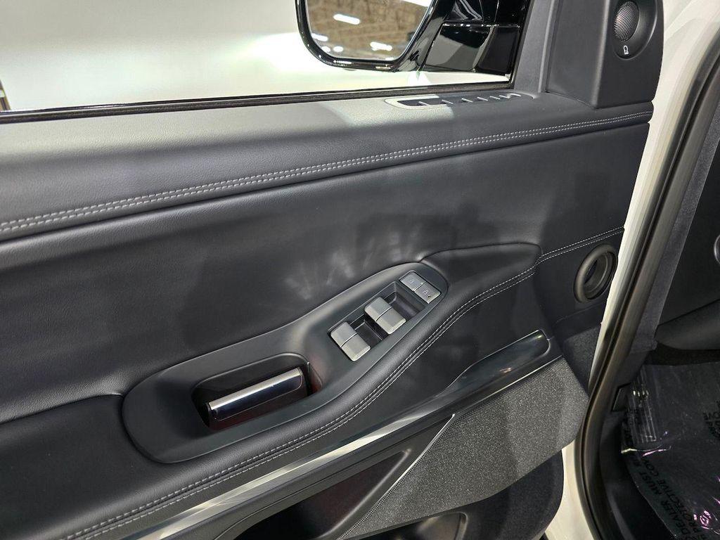 new 2025 Lincoln Navigator car, priced at $105,715