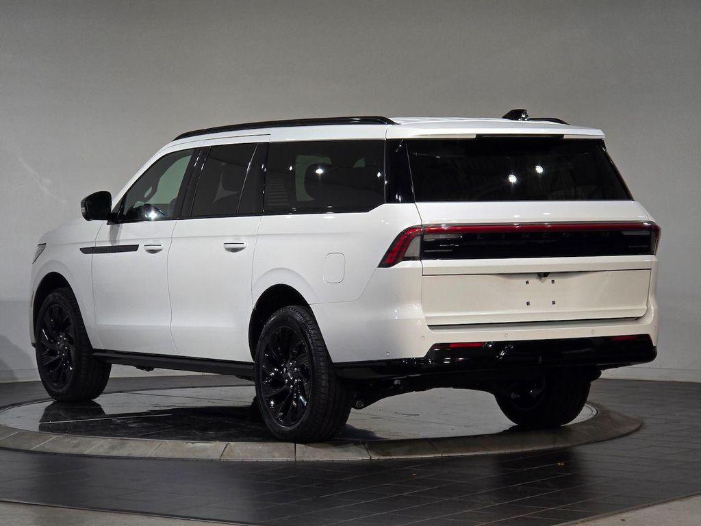 new 2025 Lincoln Navigator car, priced at $105,715