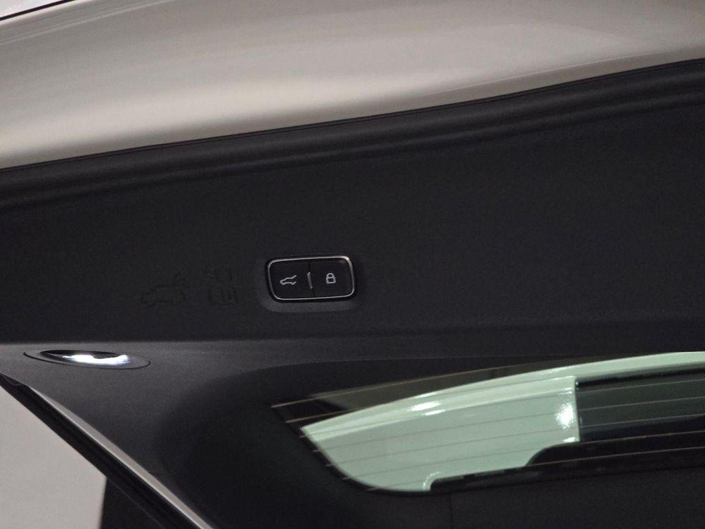 new 2025 Lincoln Navigator car, priced at $105,715
