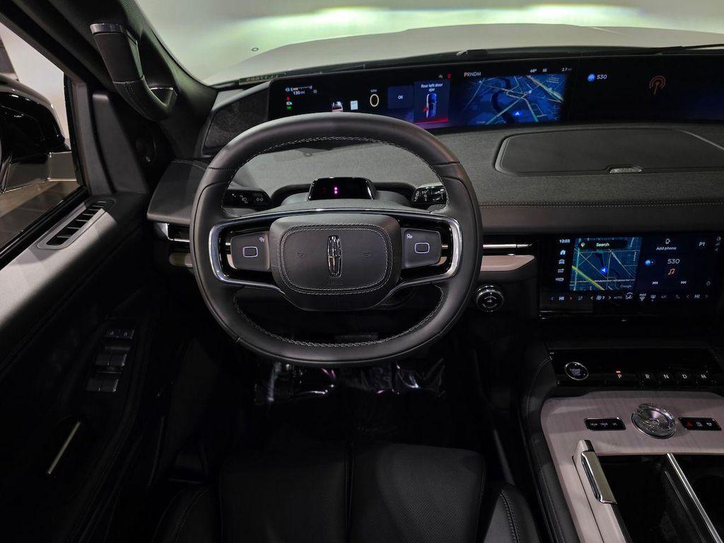 new 2025 Lincoln Navigator car, priced at $105,715