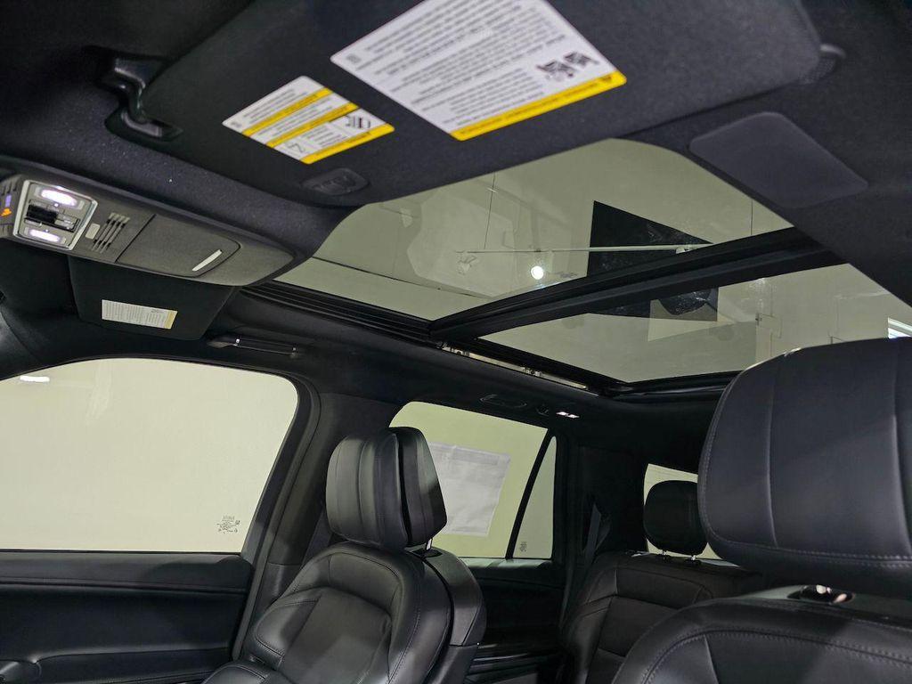 new 2025 Lincoln Navigator car, priced at $105,715