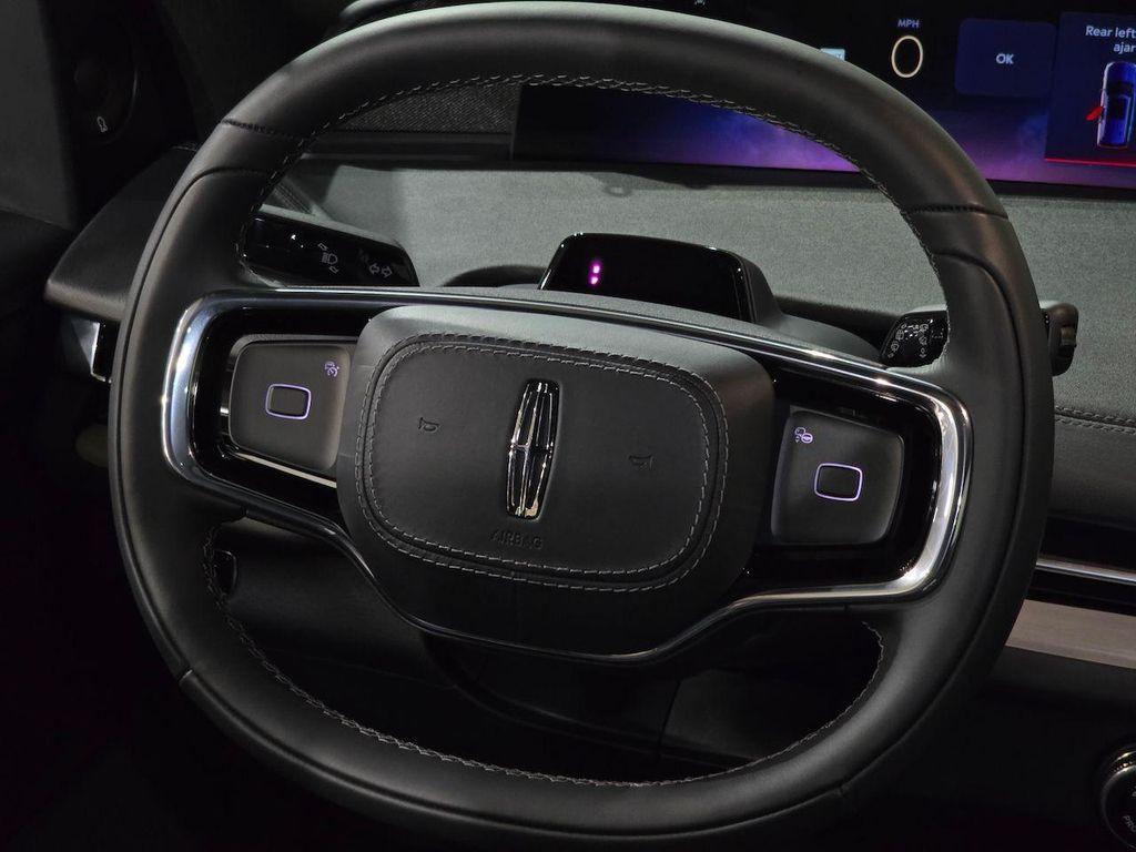 new 2025 Lincoln Navigator car, priced at $105,715