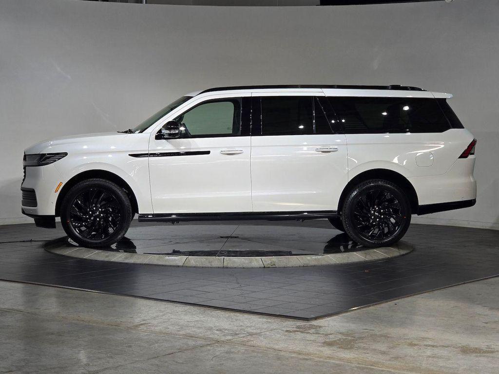 new 2025 Lincoln Navigator car, priced at $105,715