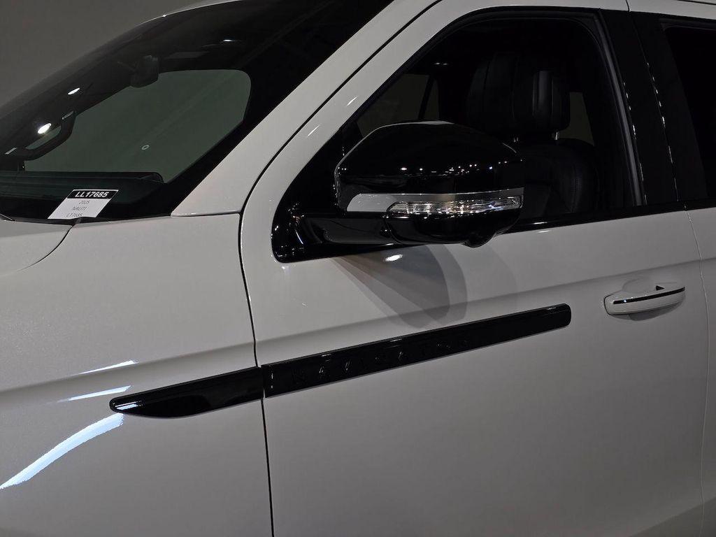 new 2025 Lincoln Navigator car, priced at $105,715