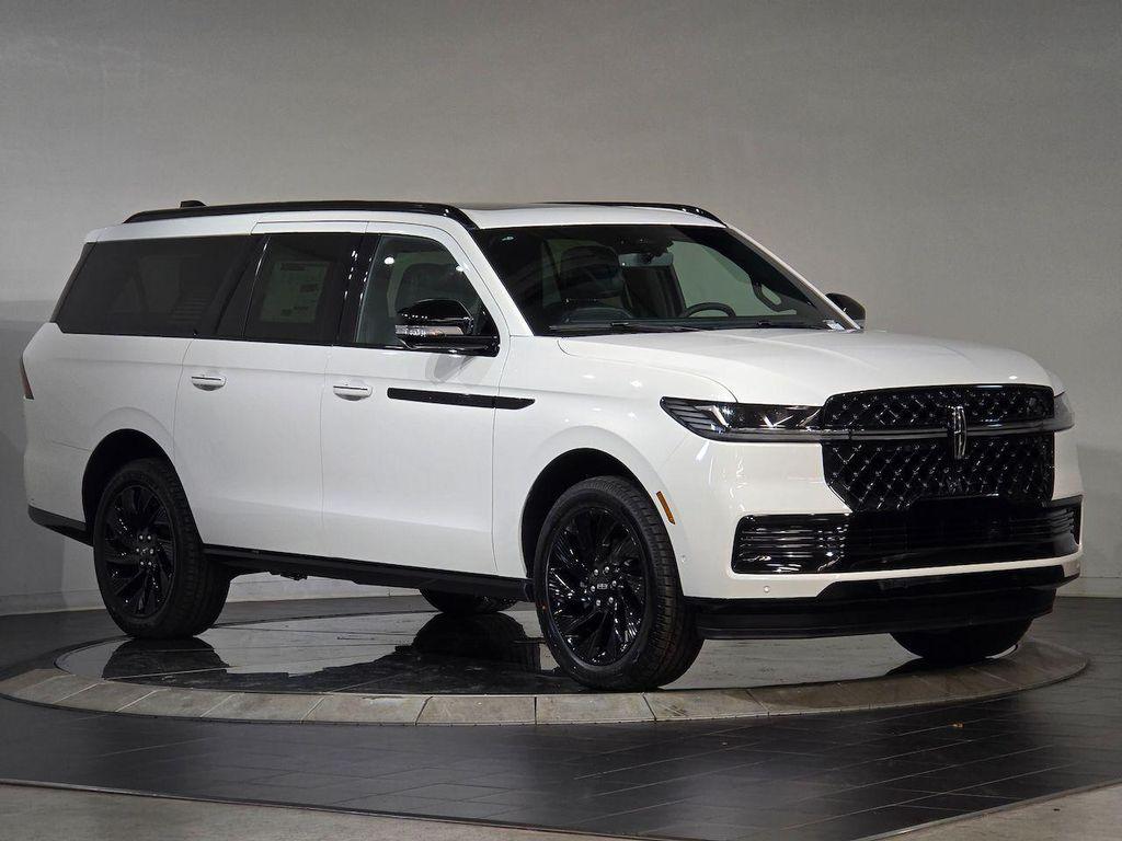 new 2025 Lincoln Navigator car, priced at $105,615