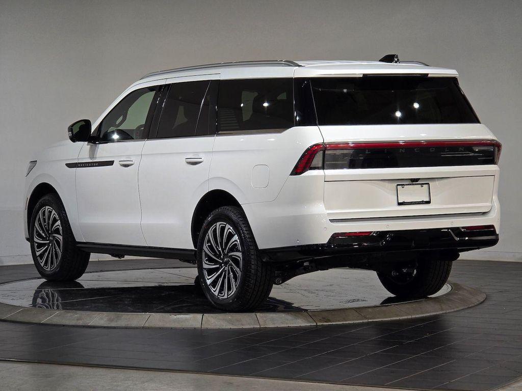 new 2025 Lincoln Navigator car, priced at $115,627