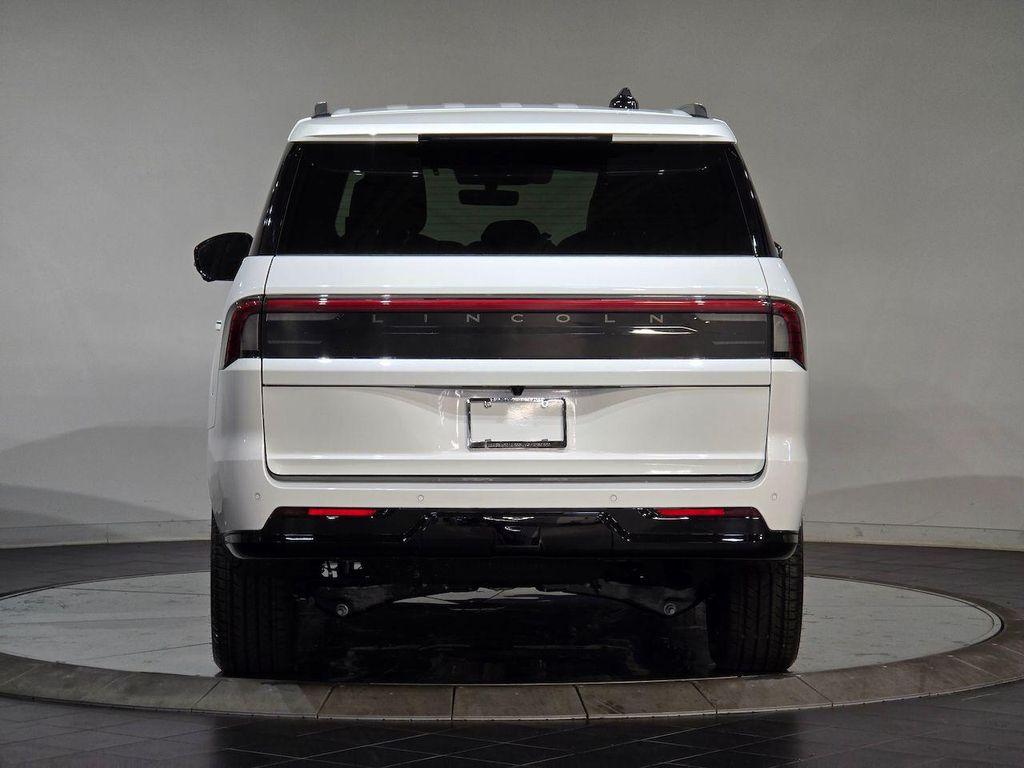 new 2025 Lincoln Navigator car, priced at $115,627