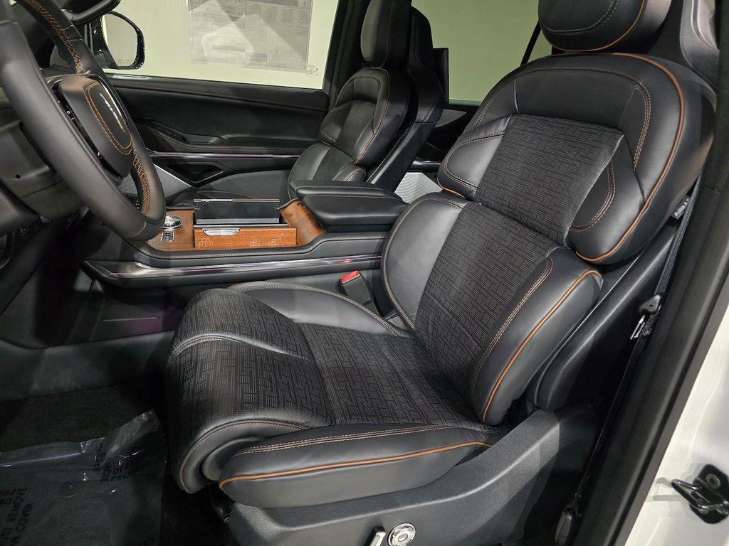 new 2025 Lincoln Navigator car, priced at $115,627