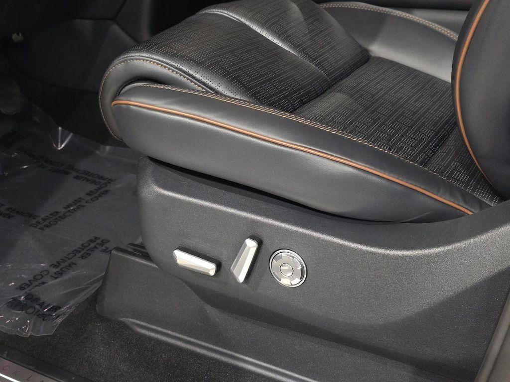 new 2025 Lincoln Navigator car, priced at $115,627