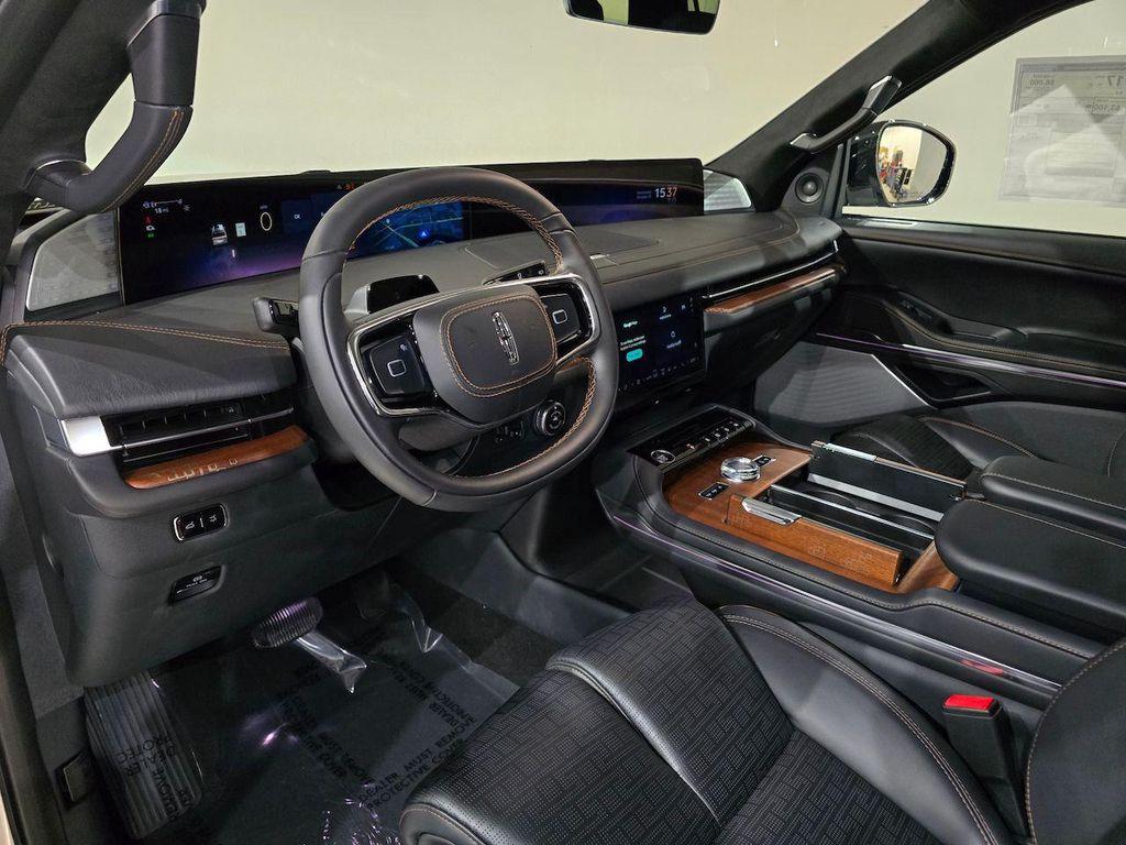 new 2025 Lincoln Navigator car, priced at $115,627
