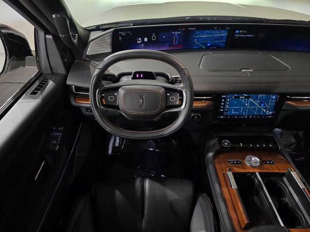 new 2025 Lincoln Navigator car, priced at $115,627