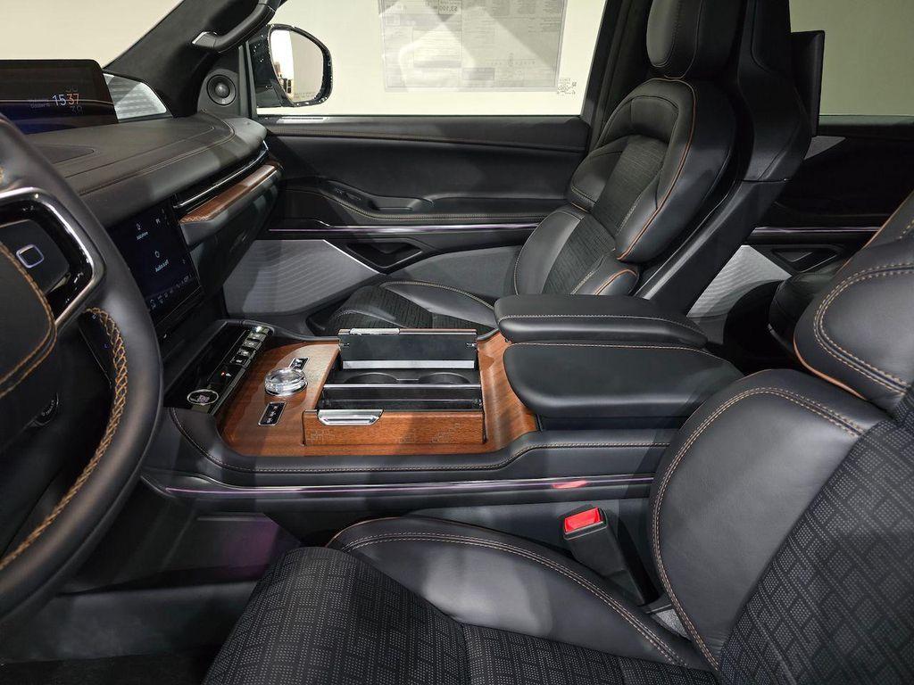 new 2025 Lincoln Navigator car, priced at $115,627