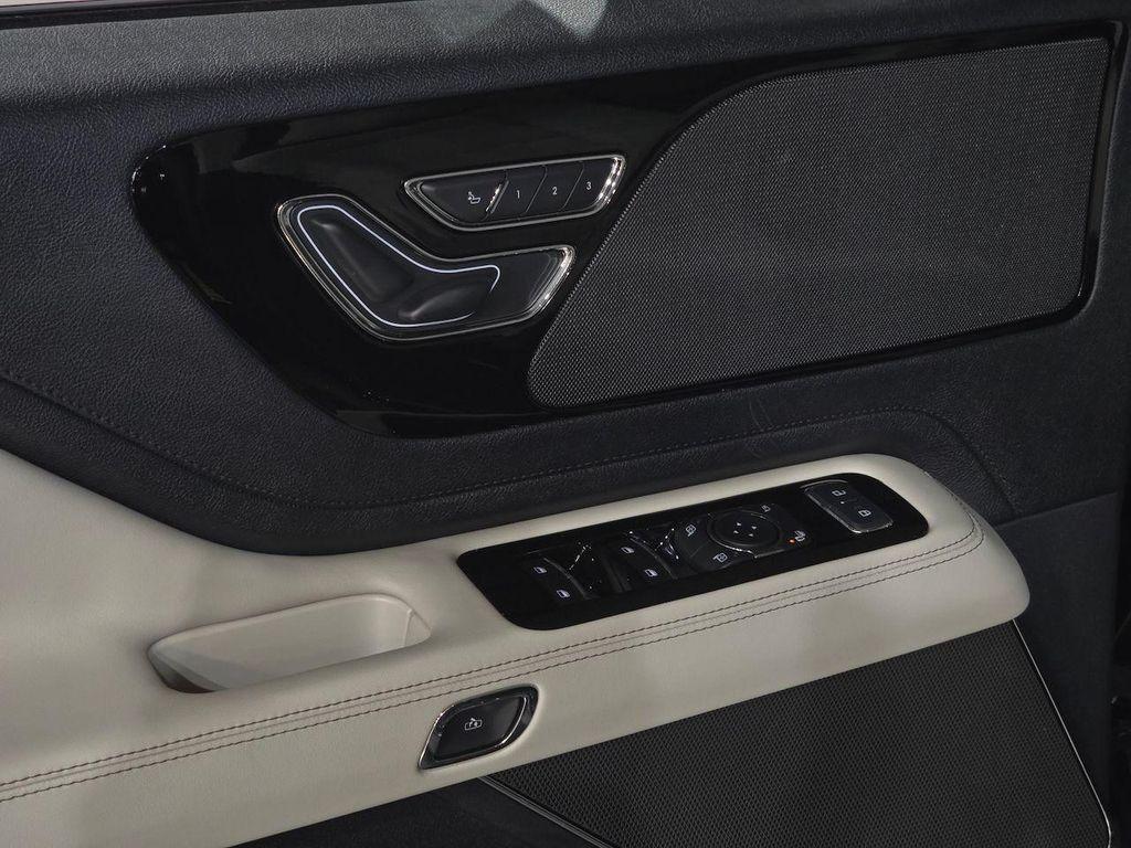 new 2025 Lincoln Aviator car, priced at $63,936