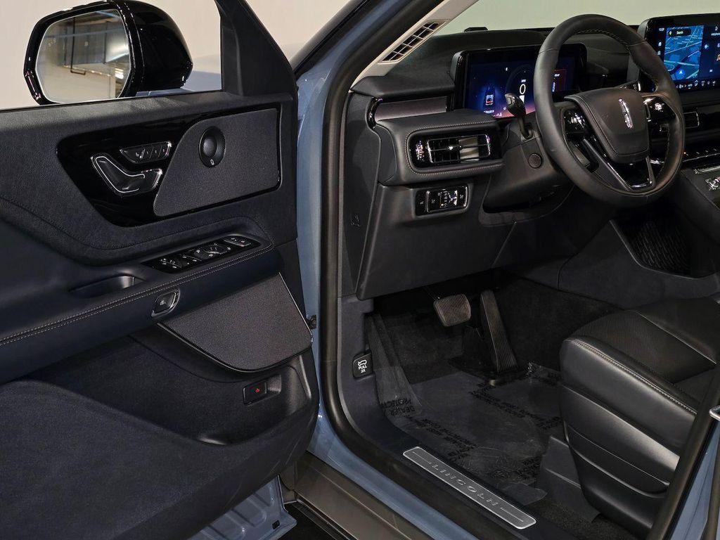 new 2025 Lincoln Aviator car, priced at $68,688
