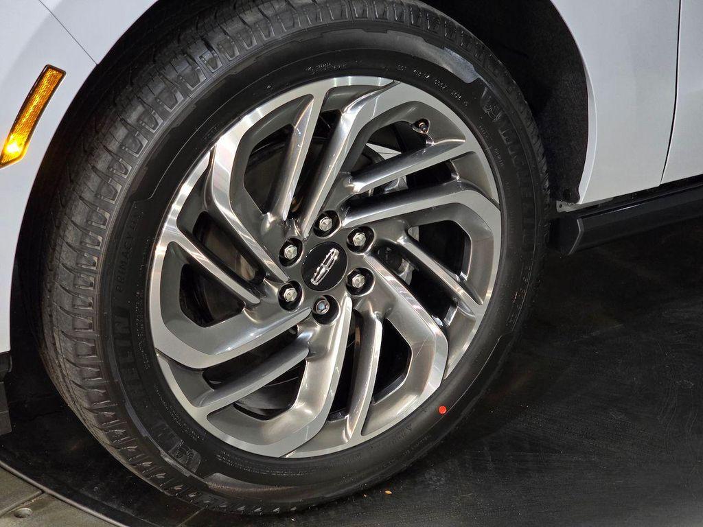 new 2025 Lincoln Navigator car, priced at $100,104