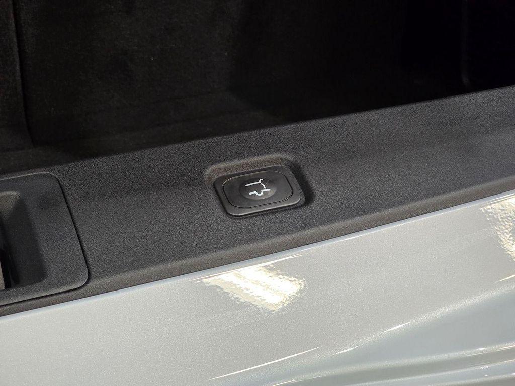 new 2025 Lincoln Navigator car, priced at $100,104