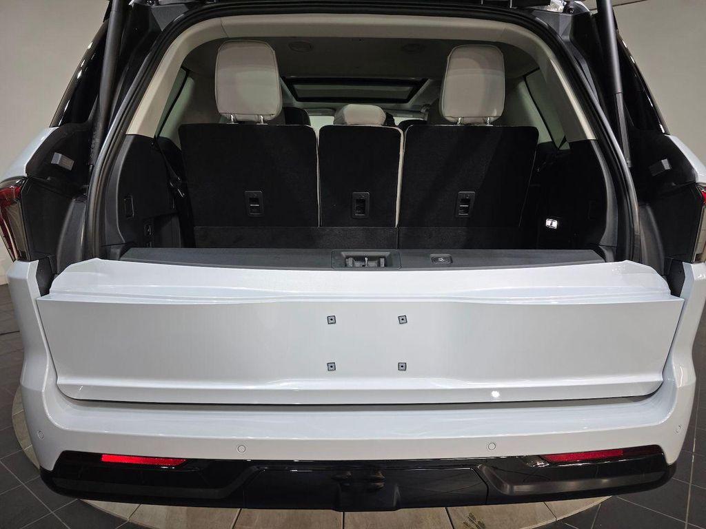 new 2025 Lincoln Navigator car, priced at $100,104