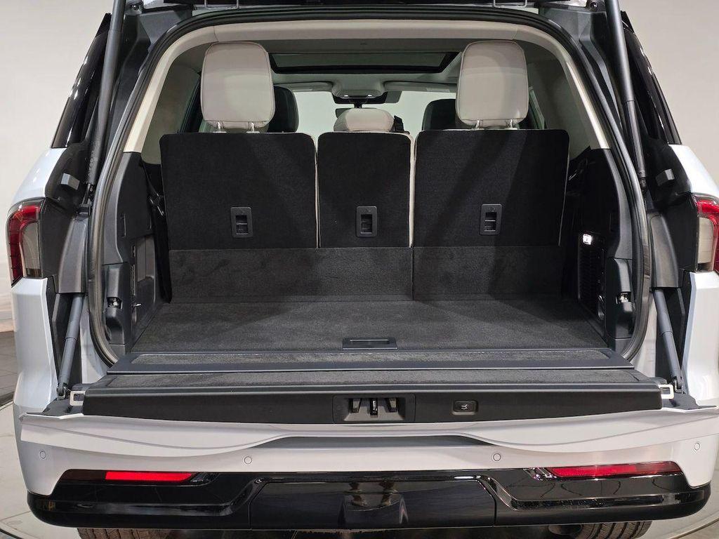 new 2025 Lincoln Navigator car, priced at $100,104