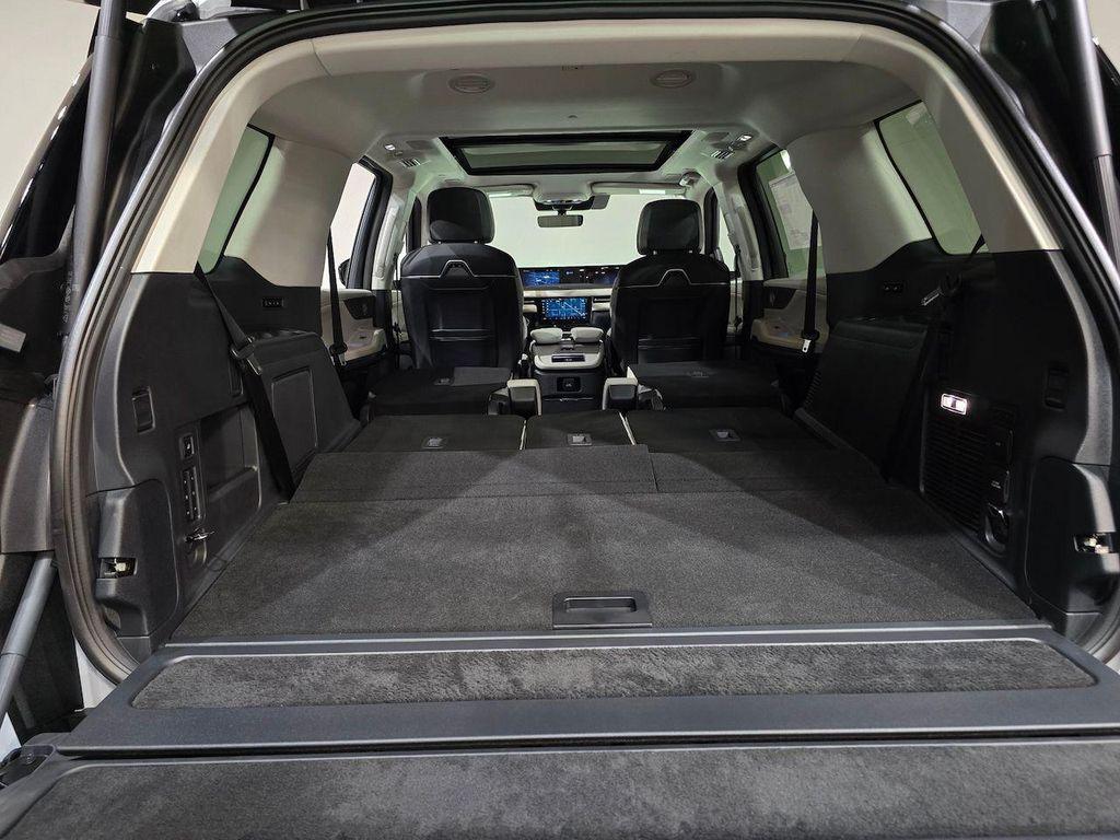 new 2025 Lincoln Navigator car, priced at $100,104