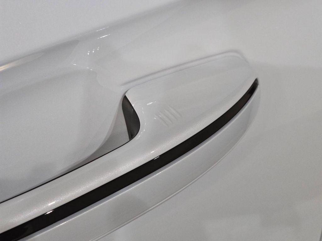 new 2025 Lincoln Navigator car, priced at $100,104