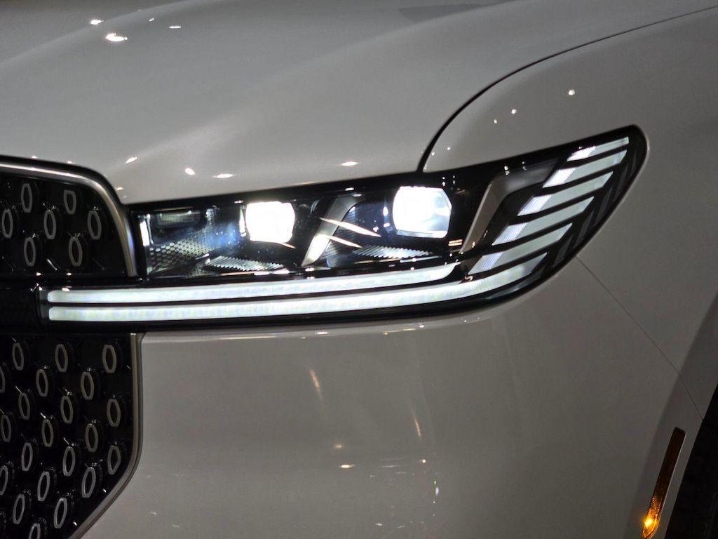 new 2025 Lincoln Navigator car, priced at $100,104