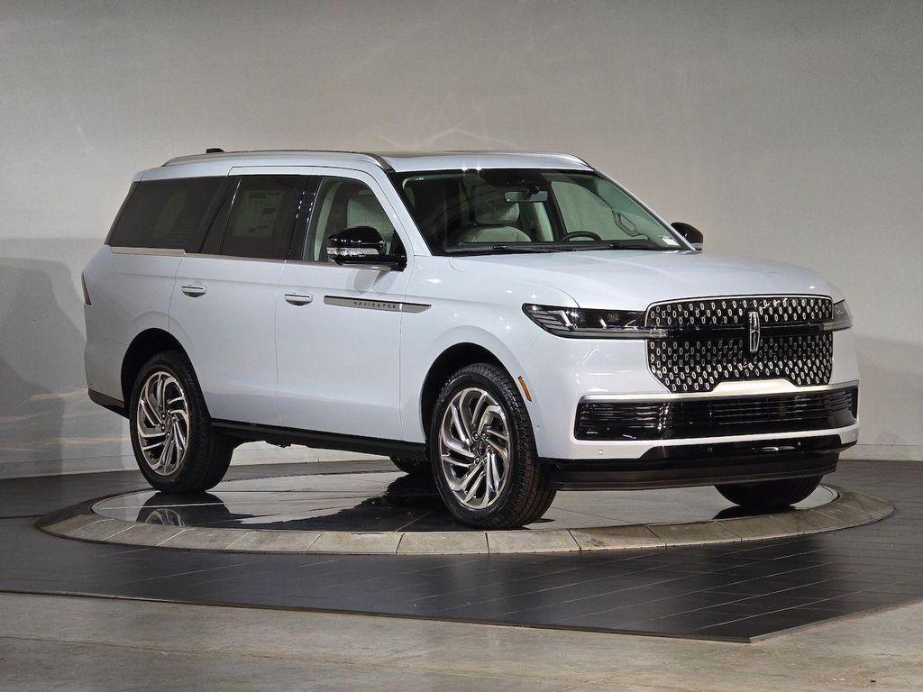 new 2025 Lincoln Navigator car, priced at $100,104