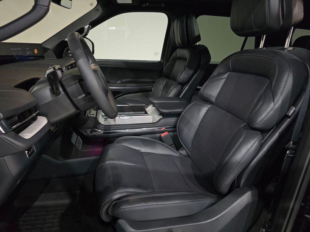 new 2025 Lincoln Navigator car, priced at $101,563