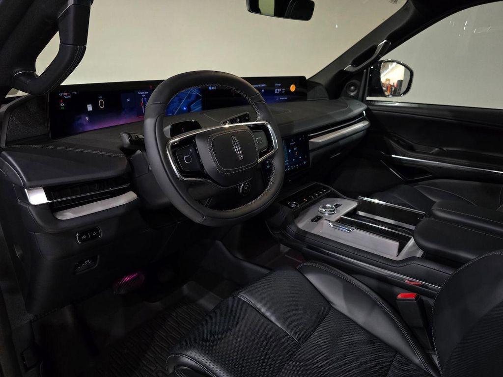 new 2025 Lincoln Navigator car, priced at $101,563