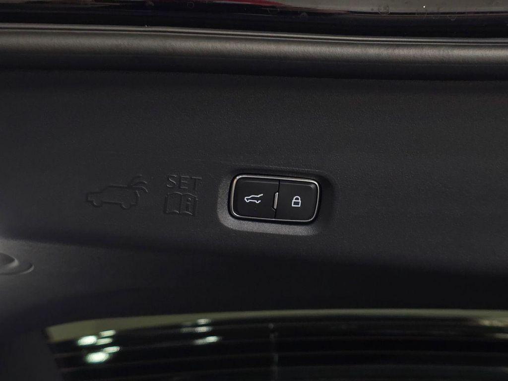new 2025 Lincoln Navigator car, priced at $101,563
