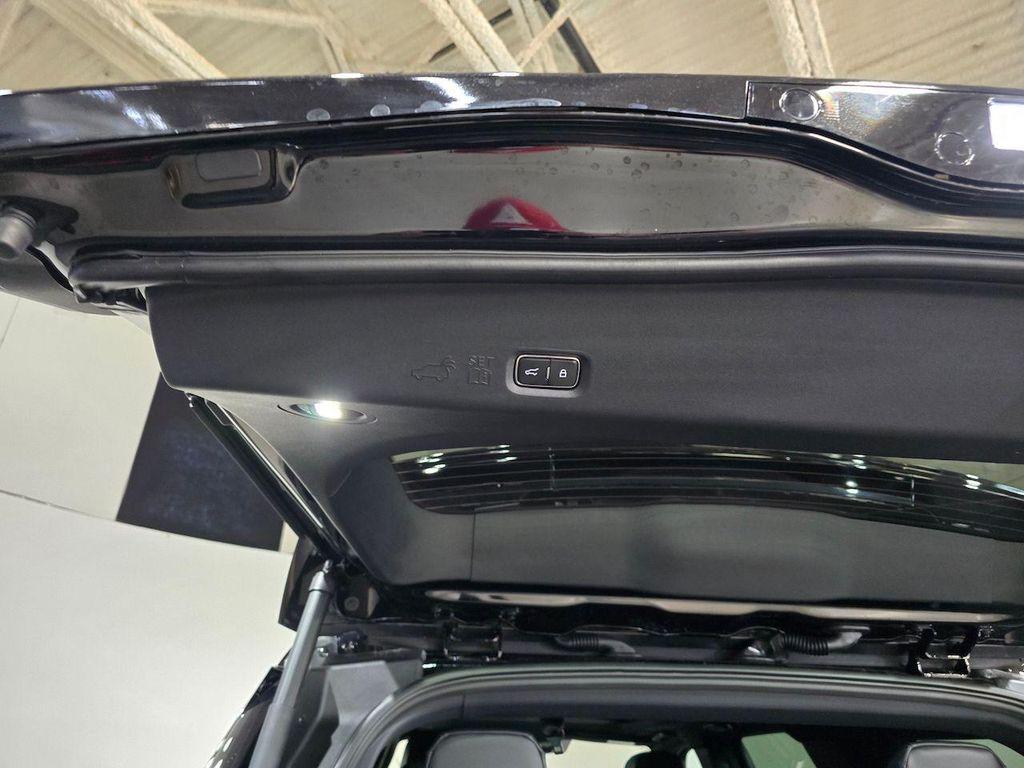 new 2025 Lincoln Navigator car, priced at $101,563