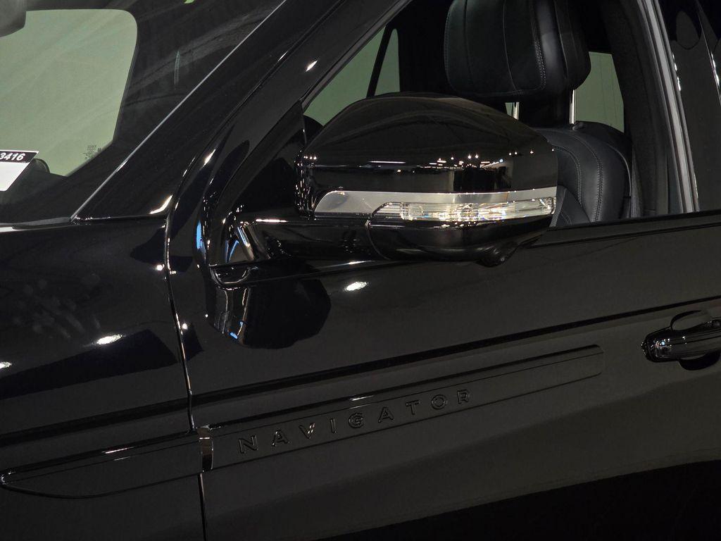 new 2025 Lincoln Navigator car, priced at $102,024