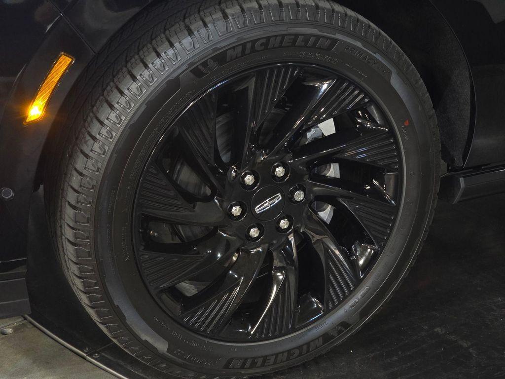 new 2025 Lincoln Navigator car, priced at $102,024