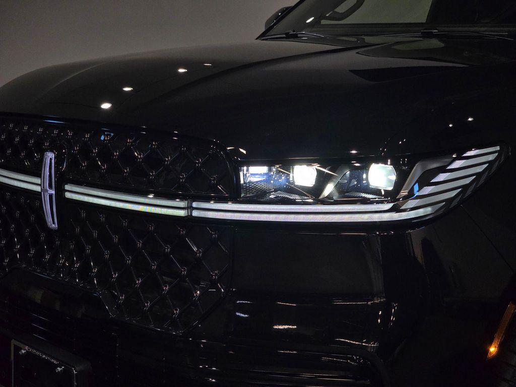 new 2025 Lincoln Navigator car, priced at $102,024