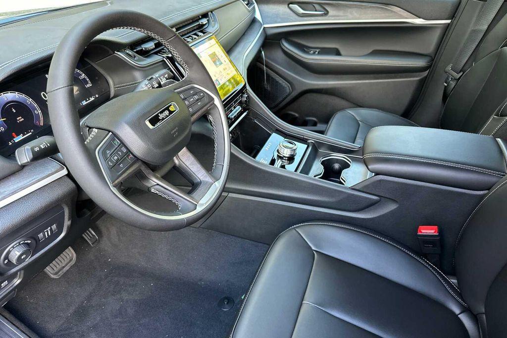 new 2025 Jeep Grand Cherokee car, priced at $51,480