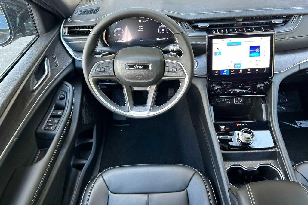 new 2025 Jeep Grand Cherokee car, priced at $51,480