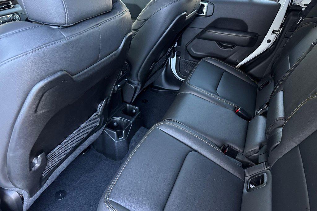 new 2025 Jeep Gladiator car, priced at $43,565